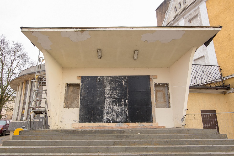 Przebudowa schodów zewnętrznych  stan surowy tz. bez okładzin na stopniach.