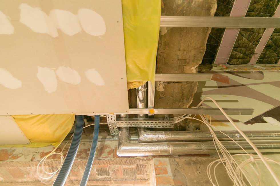 Poddasze budynku administracyjno-socjalnego -  Izolacja termiczna konstrukcji dachu drewnianego