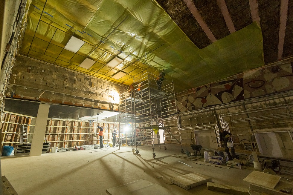 Sala widowni - w trakcie zakładania konstrukcji pod płyty wygłaszające – EKOFONY