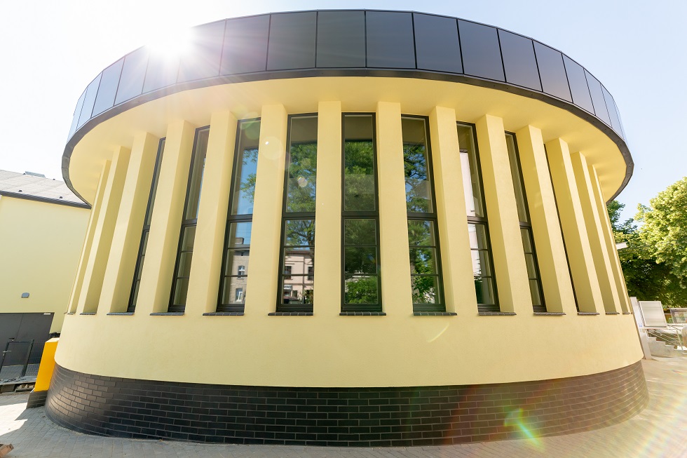 Elewacja budynku 'Ronda' po renowacji budowlano - termomodernizacyjnej