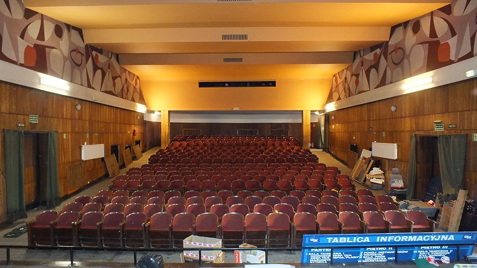 Budynek sali widowiskowo-kinowej, aranżacja przed wykonaniem rozbiórki .Część istniejąca przed remontem.