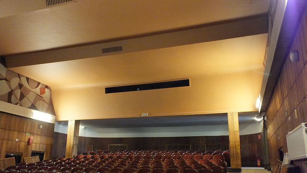 Sala kinowo-widowiskowa przed remontem - aranżacja.