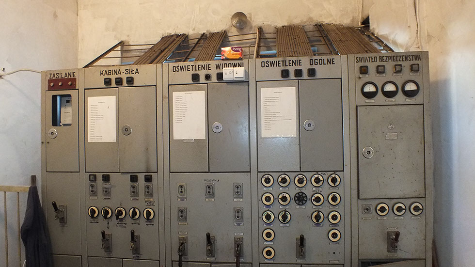 Rozdzielnia elektryczna dla zasilania całości obiektu - przed remontem.