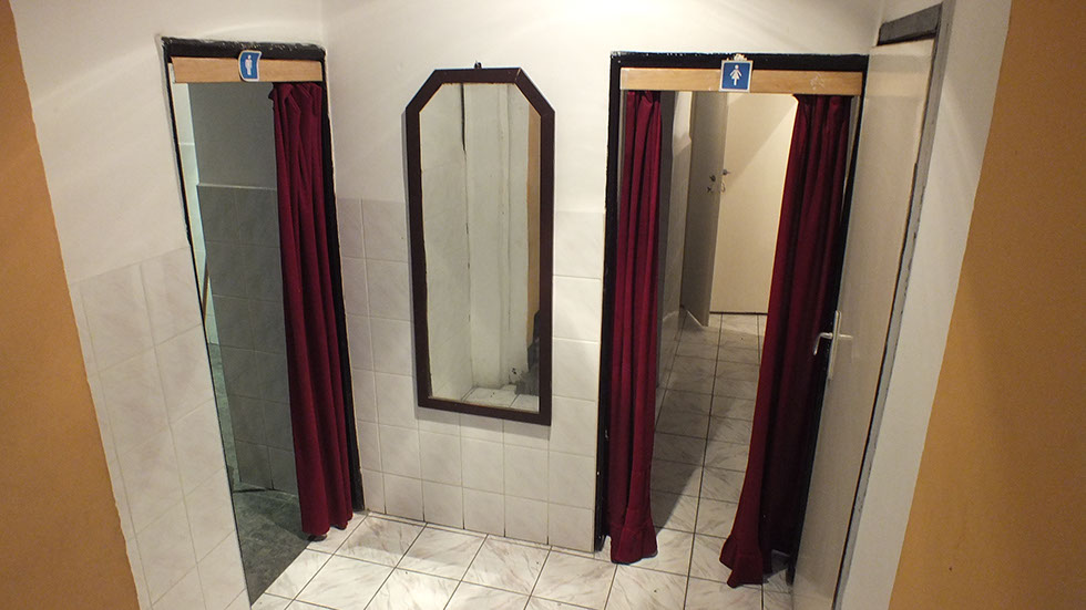 Część socjalna pomieszczenia przy rondzie - cz. przed remontem.