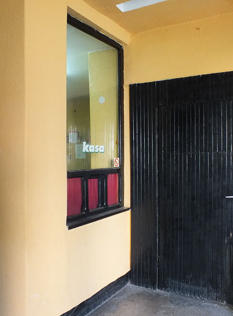 Przedsionek - stara aranżacja wejścia do kina - cz. kasowa.