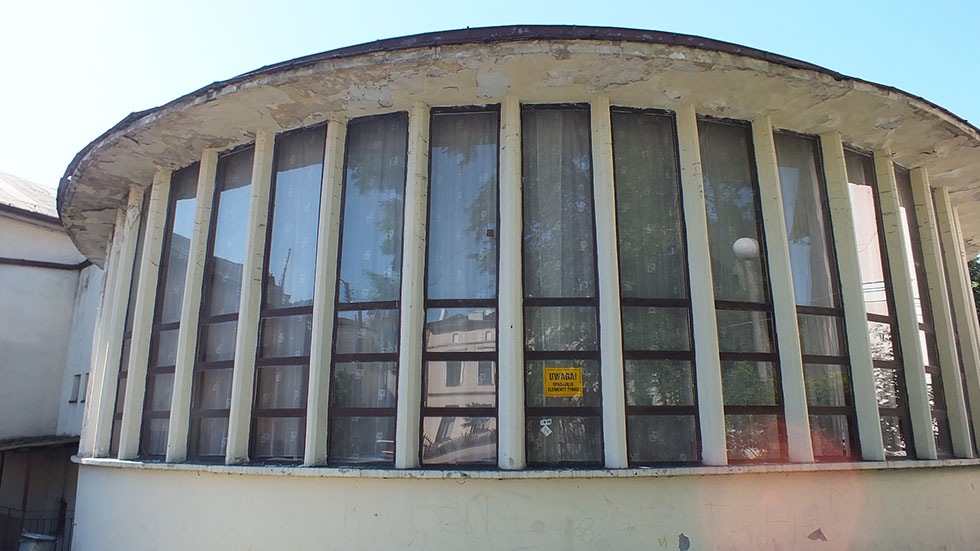 Część zespołu kinowo- teatralnego - rondo przed remontem.